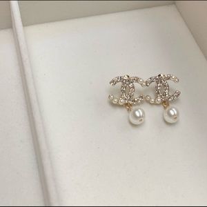 CHANEL 21S CC Pearl Earrings
